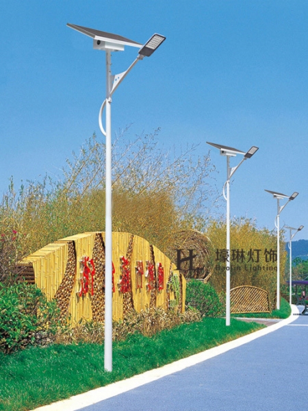 农村太阳能路灯根据农村当地情况选择合适储电量